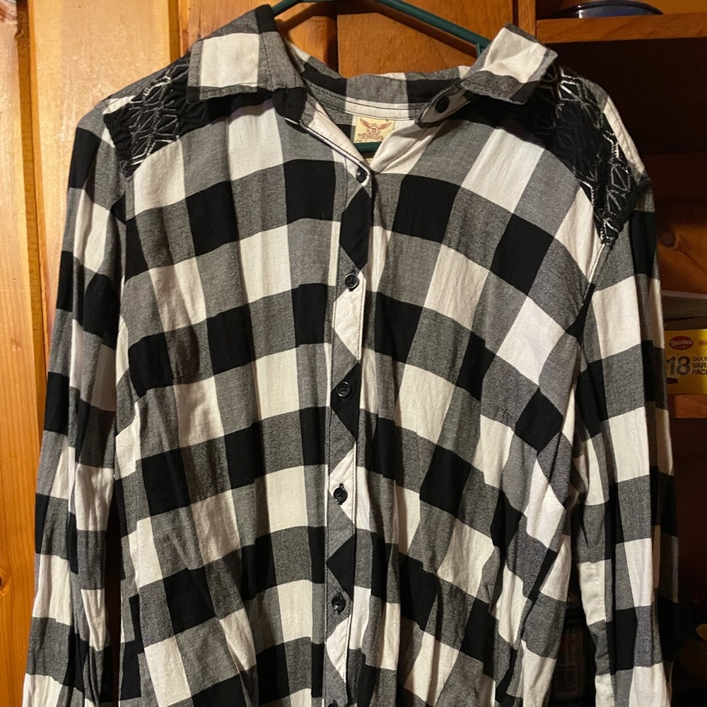 Plaid long sleeve button up shirt